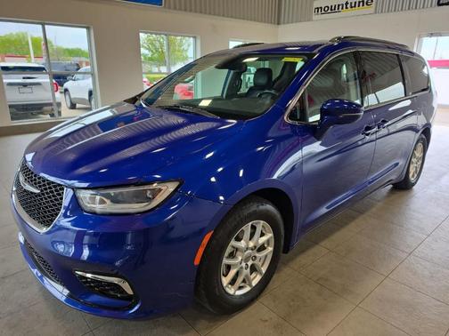 Ocean Blue Metallic 2021 Chrysler Pacifica Touring-L