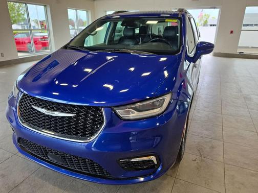 Ocean Blue Metallic 2021 Chrysler Pacifica Touring-L