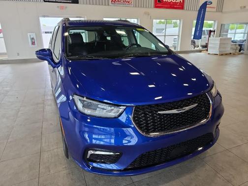 Ocean Blue Metallic 2021 Chrysler Pacifica Touring-L