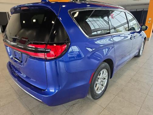 Ocean Blue Metallic 2021 Chrysler Pacifica Touring-L