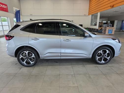 Iconic Silver Metallic 2024 Ford Escape ST-Line Select
