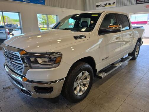 Bright White Clearcoat 2023 RAM 1500 Laramie
