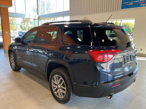 2017 GMC Acadia SLE-2