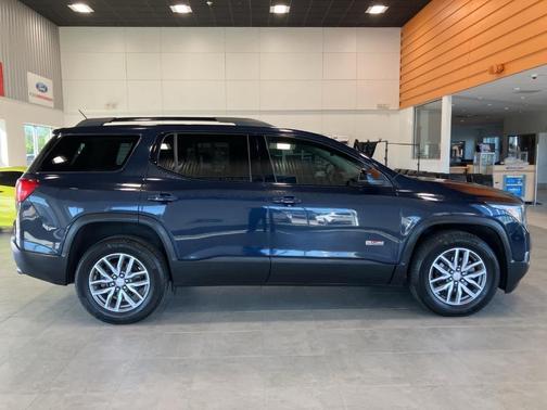 2017 GMC Acadia SLE-2