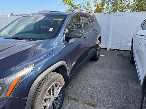 2017 GMC Acadia SLE-2