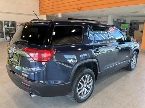 2017 GMC Acadia SLE-2