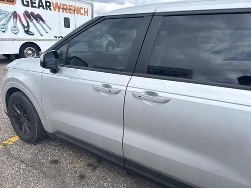 2022 Kia Carnival LX