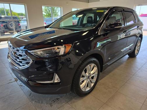 Agate Black Metallic 2022 Ford Edge Titanium
