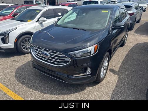 Agate Black Metallic 2022 Ford Edge Titanium