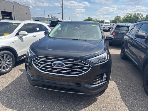 Agate Black Metallic 2022 Ford Edge Titanium