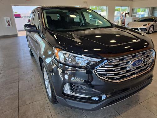 Agate Black Metallic 2022 Ford Edge Titanium