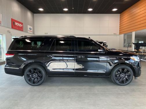 2022 Lincoln Navigator L Reserve