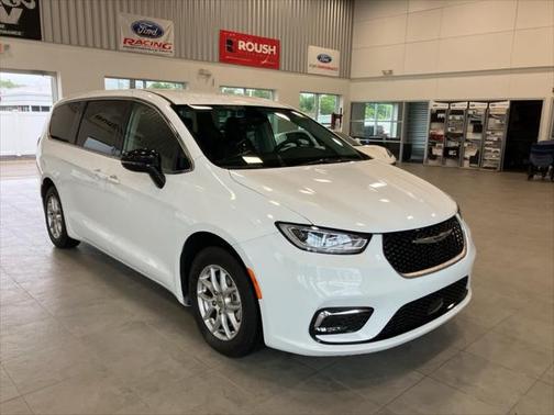 2024 Chrysler Pacifica Touring-L