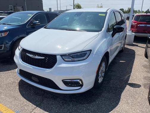 2024 Chrysler Pacifica Touring-L