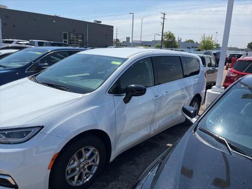 2024 Chrysler Pacifica Touring-L