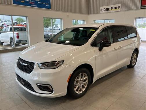 2024 Chrysler Pacifica Touring-L