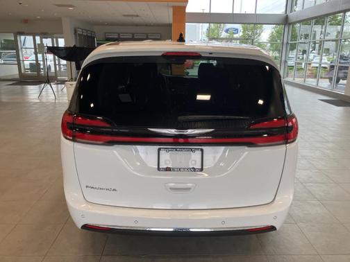 2024 Chrysler Pacifica Touring-L