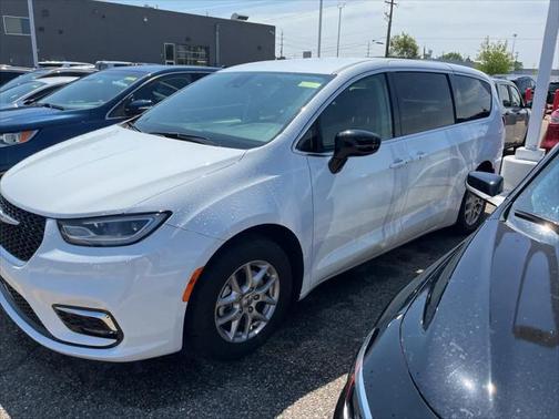 2024 Chrysler Pacifica Touring-L