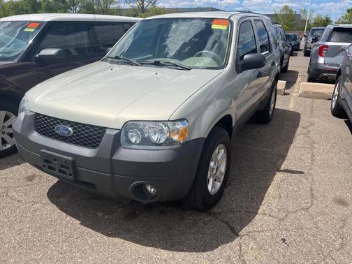 Gold 2005 Ford Escape XLT