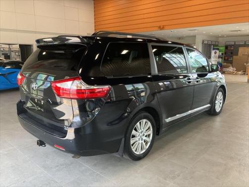 2017 Toyota Sienna XLE Premium