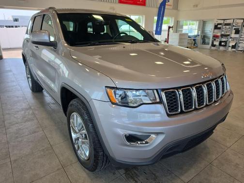 Billet Silver Metallic Clearcoat 2018 Jeep Grand Cherokee Laredo E