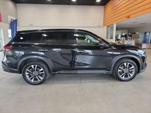 Black 2024 INFINITI QX60 Luxe