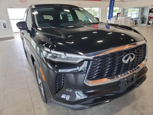Black 2024 INFINITI QX60 Luxe