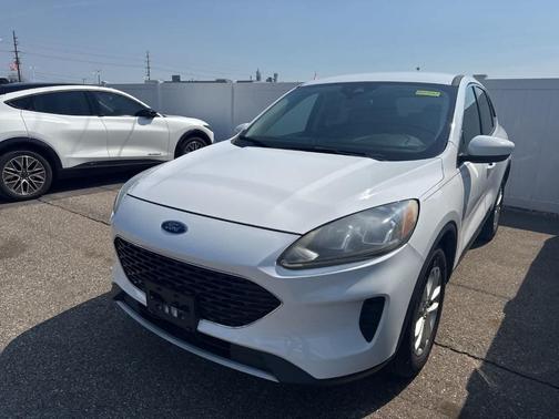 Oxford White 2020 Ford Escape SE