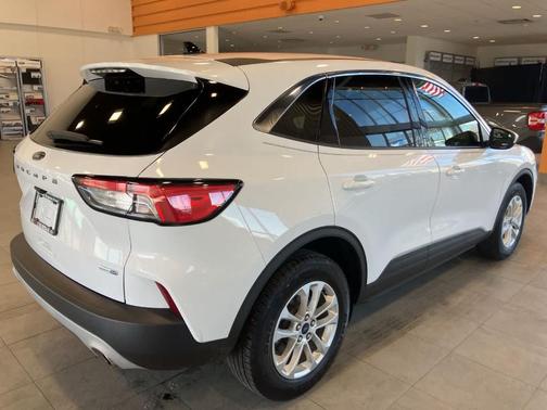 Oxford White 2020 Ford Escape SE