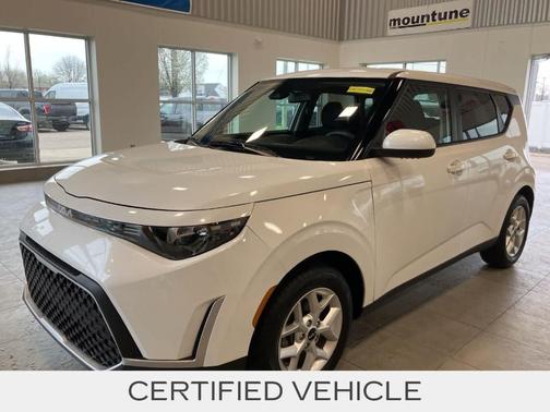 Snow White Pearl 2024 Kia Soul LX