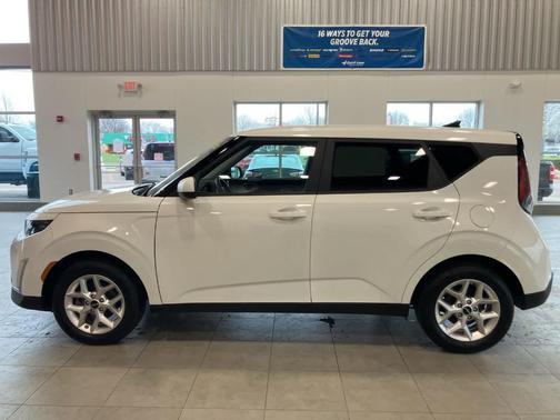 Snow White Pearl 2024 Kia Soul LX