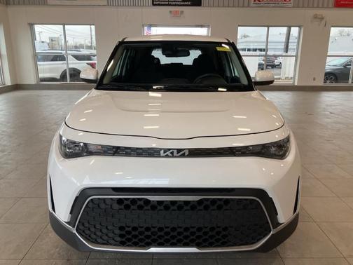 Snow White Pearl 2024 Kia Soul LX