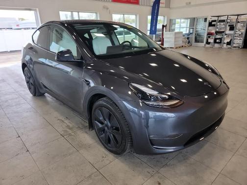 Gray 2025 Tesla Model Y Long Range