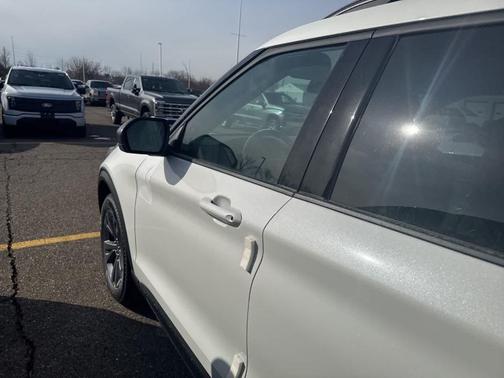 Star White 2026 Ford Explorer Active