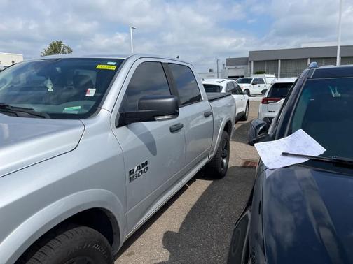 2016 RAM 1500 SLT