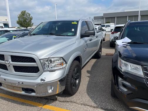 2016 RAM 1500 SLT