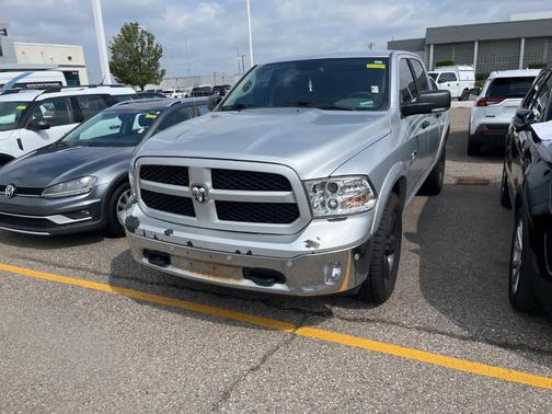 2016 RAM 1500 SLT