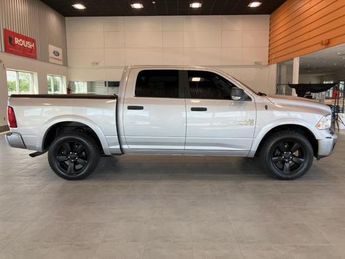 2016 RAM 1500 SLT