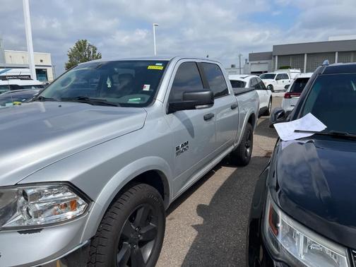 2016 RAM 1500 SLT