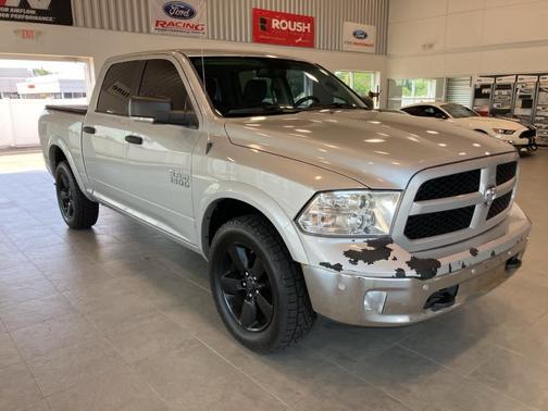 2016 RAM 1500 SLT