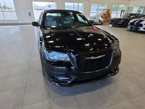 Gloss Black 2019 Chrysler 300 S