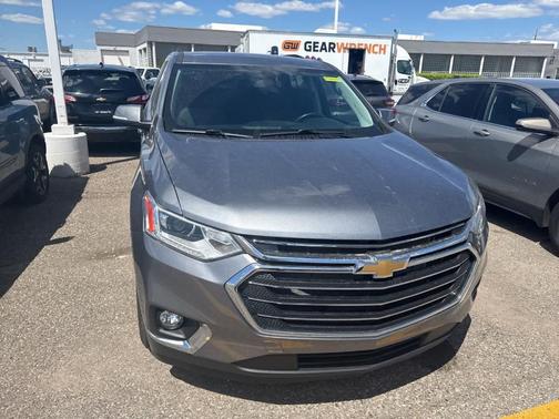 Satin Steel Metallic 2021 Chevrolet Traverse LT Cloth