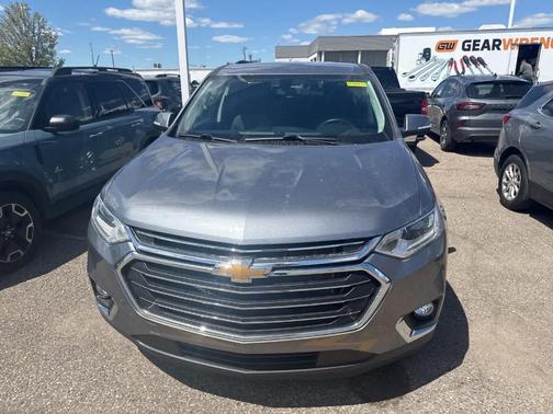 Satin Steel Metallic 2021 Chevrolet Traverse LT Cloth