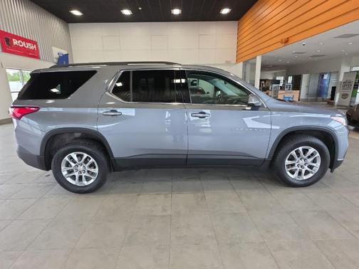 Satin Steel Metallic 2021 Chevrolet Traverse LT Cloth