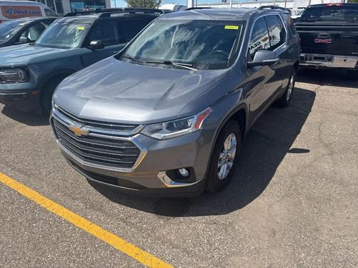 Satin Steel Metallic 2021 Chevrolet Traverse LT Cloth