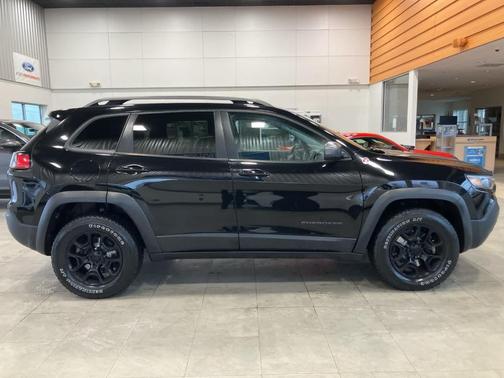 2021 Jeep Cherokee Trailhawk