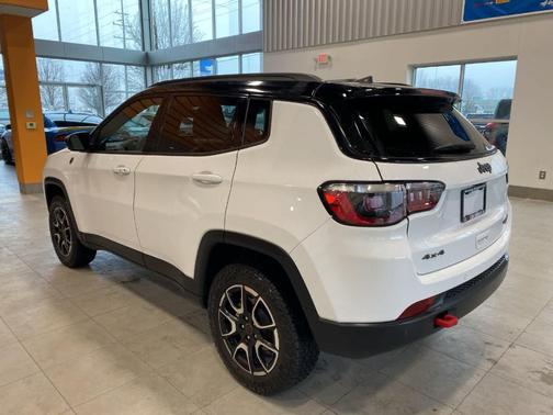 2025 Jeep Compass Trailhawk