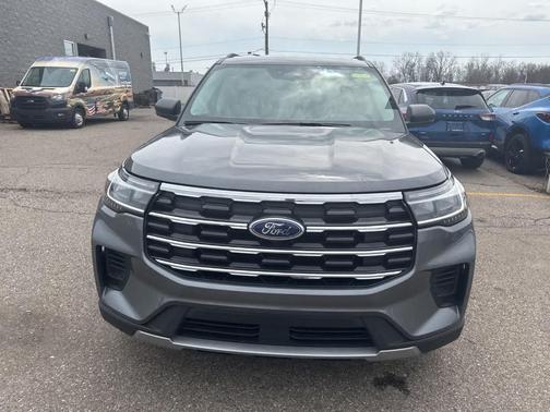 Carbonized Gray Metallic 2025 Ford Explorer Active