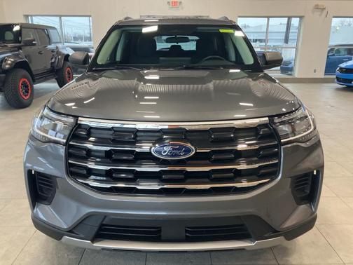 Carbonized Gray Metallic 2025 Ford Explorer Active