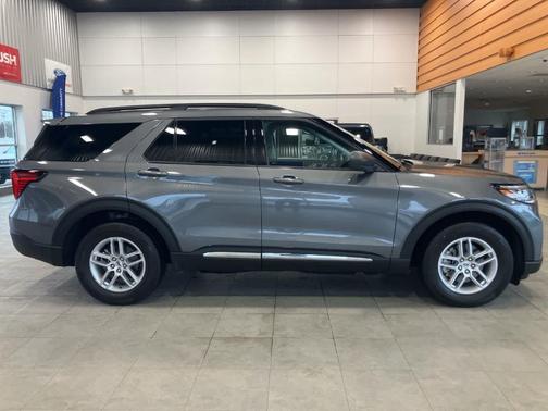 Carbonized Gray Metallic 2025 Ford Explorer Active